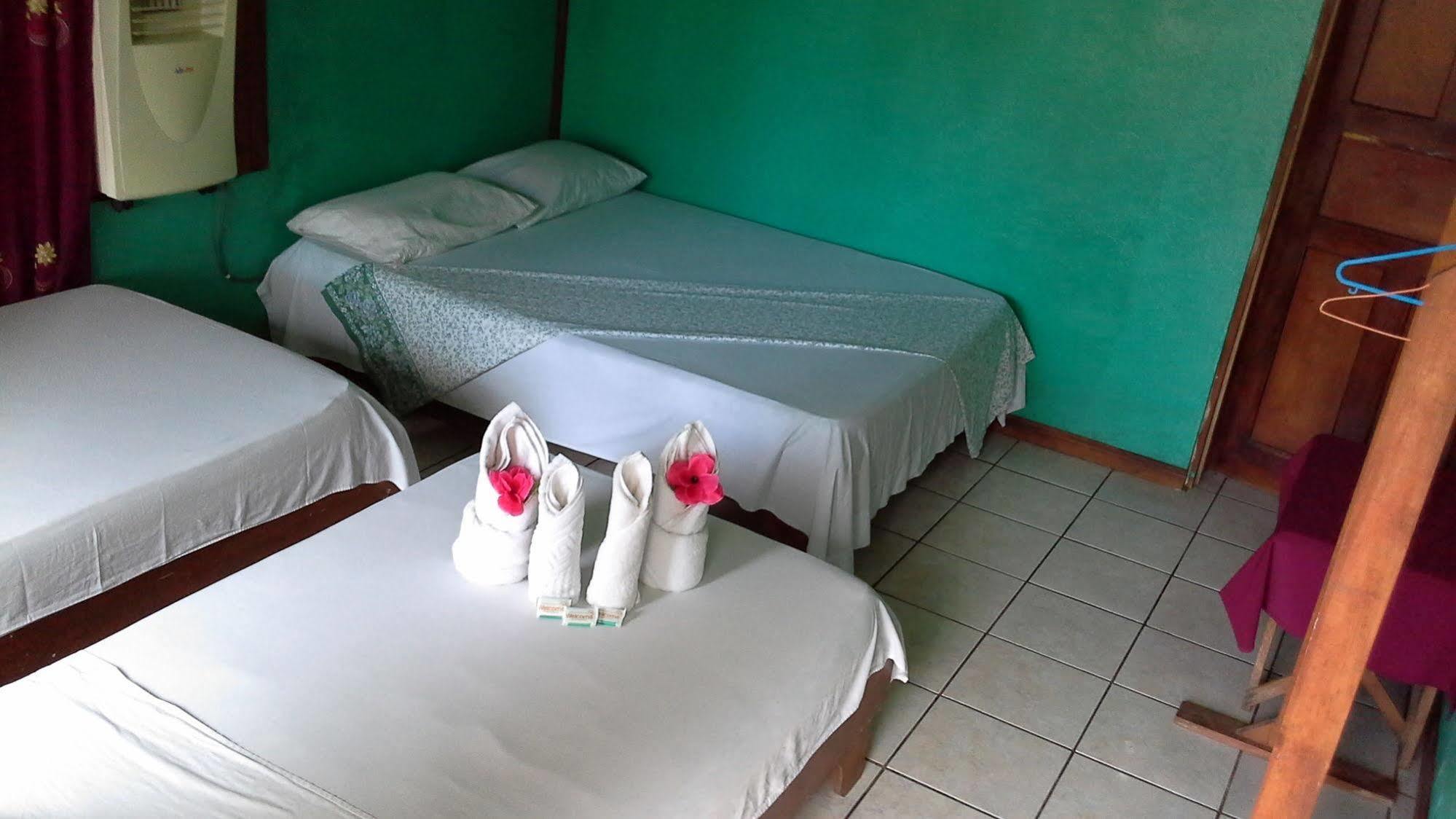 Cabinas Miss Miriam 2 Tortuguero Buitenkant foto
