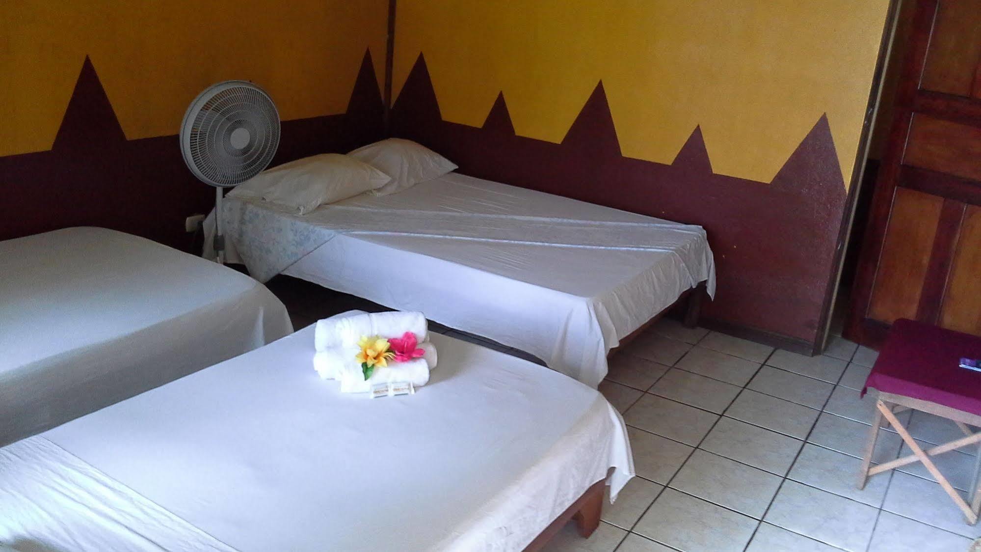 Cabinas Miss Miriam 2 Tortuguero Buitenkant foto